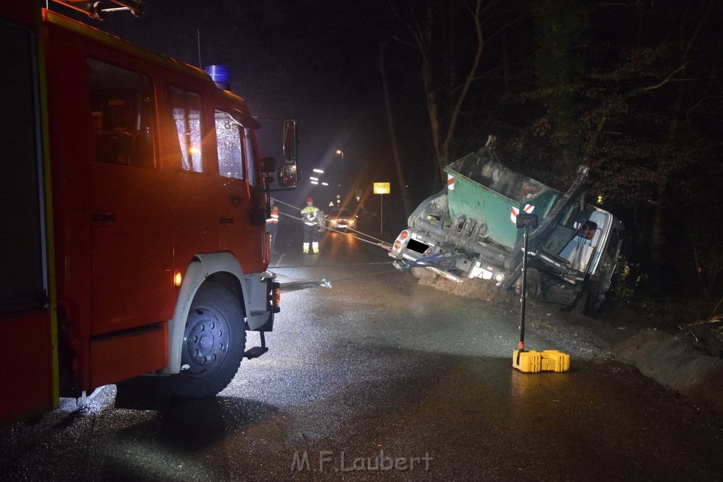 Container LKW umgestuerzt Koeln Brueck Bruecker- Dellbruecker Mauspfad P345.JPG - Miklos Laubert